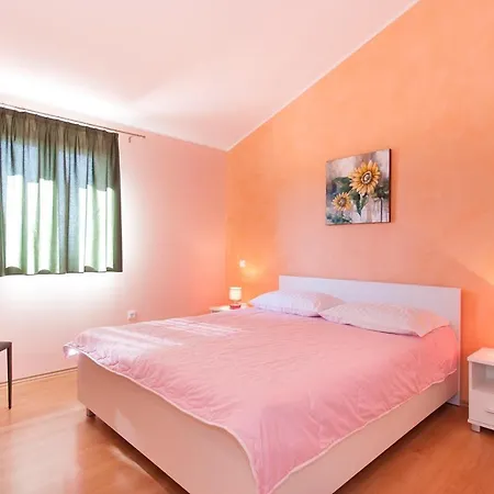 Villa Paris Iv